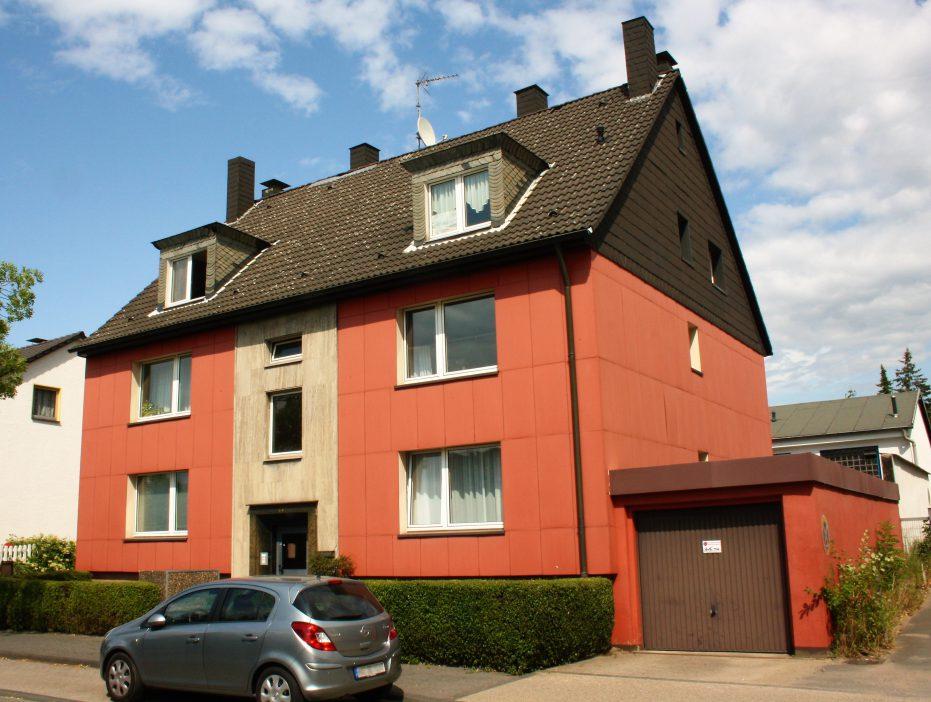 Titelbild II Hausansicht mit Garage 1 e1565775882142